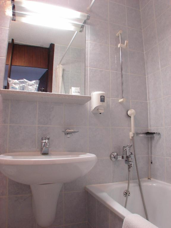 Hotel Kanin Bovec Quarto foto